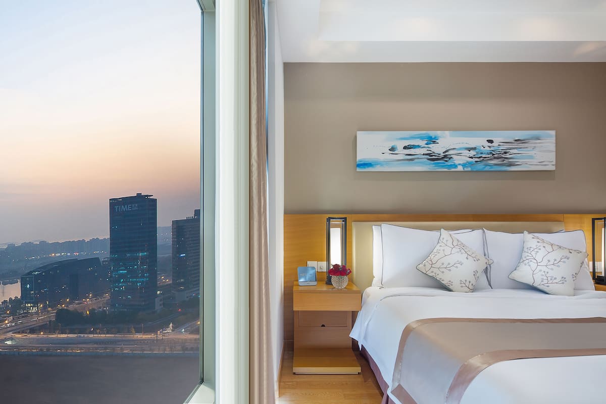 Deluxe Apartment, 1 Bedroom | Premium bedding, down comforters, in-room safe, individually decorated