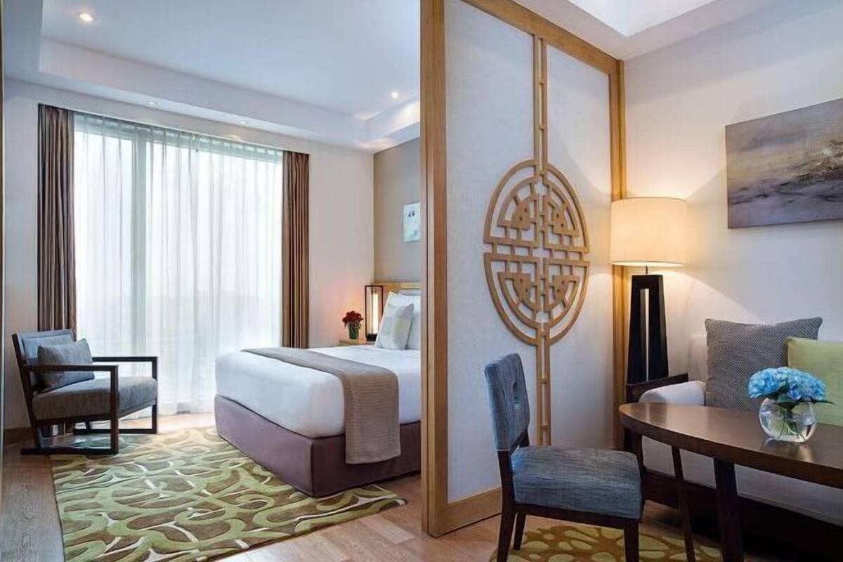 Premium bedding, down comforters, in-room safe, desk