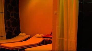 1 treatment room, manicures and pedicures