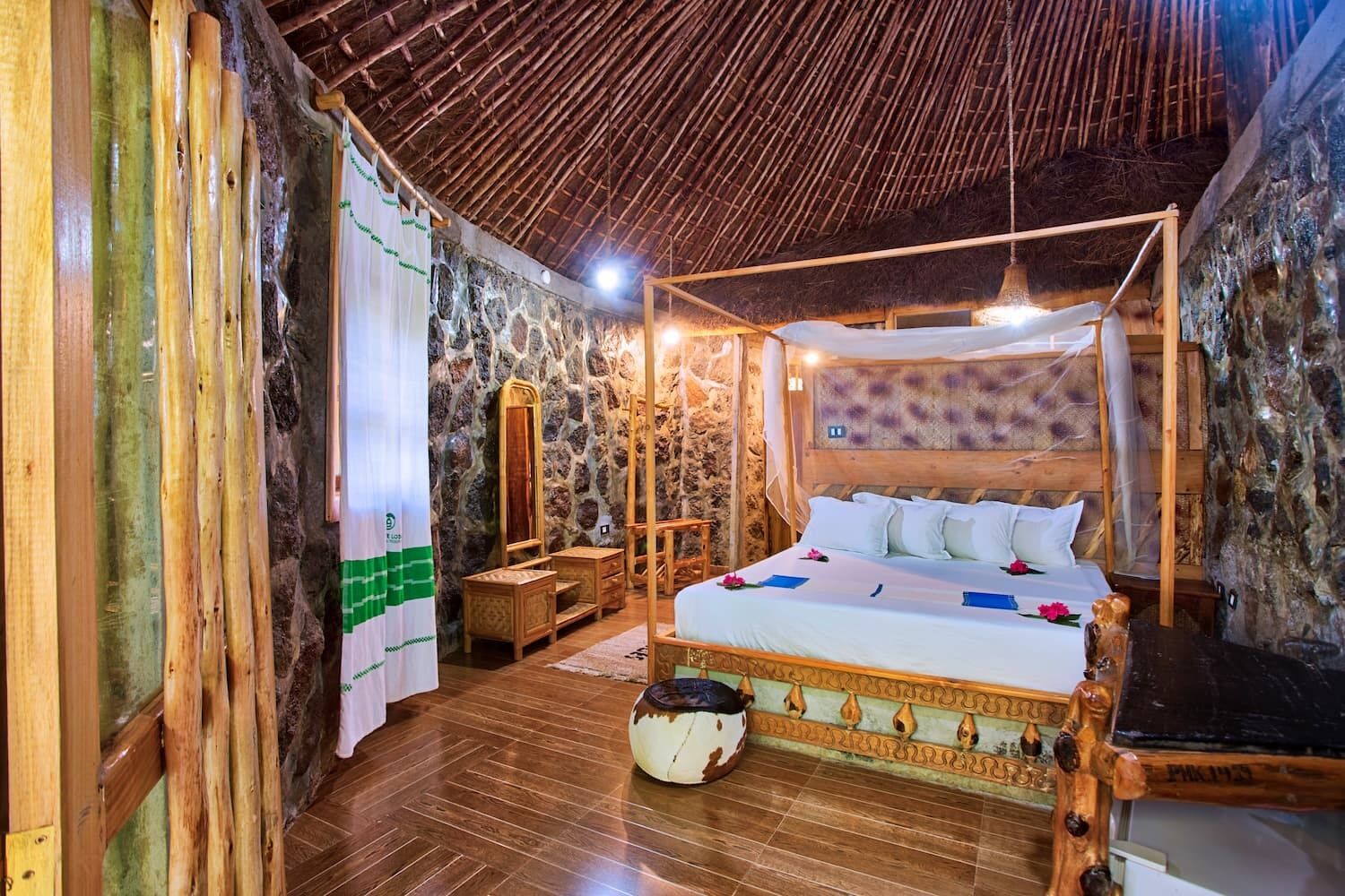 In-room safe, free WiFi, bed sheets