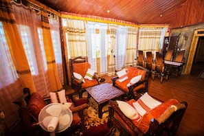 Presidential-Suite, Seeblick (Tukul) | Wohnbereich | Flachbildfernseher