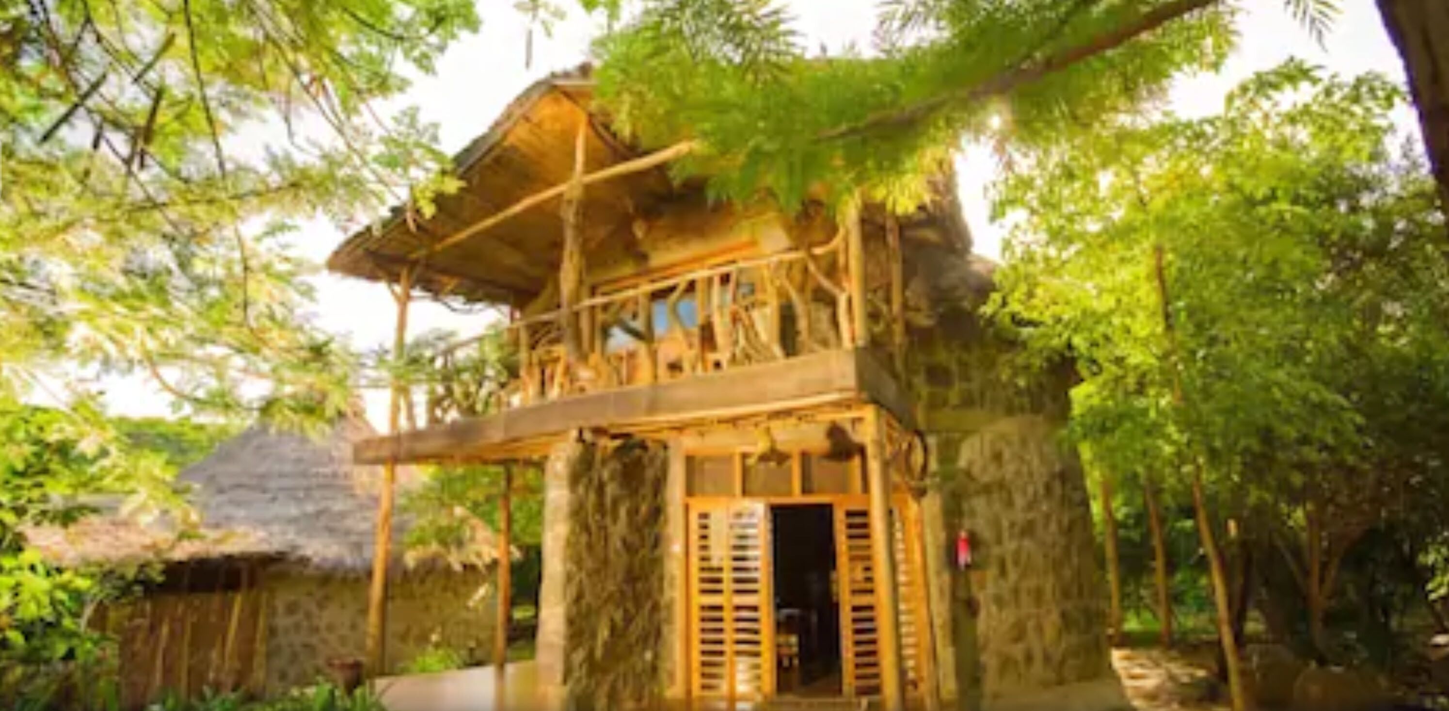 Suite, Garden View (Tukul, VIP) | In-room safe, individually decorated, individually furnished, desk