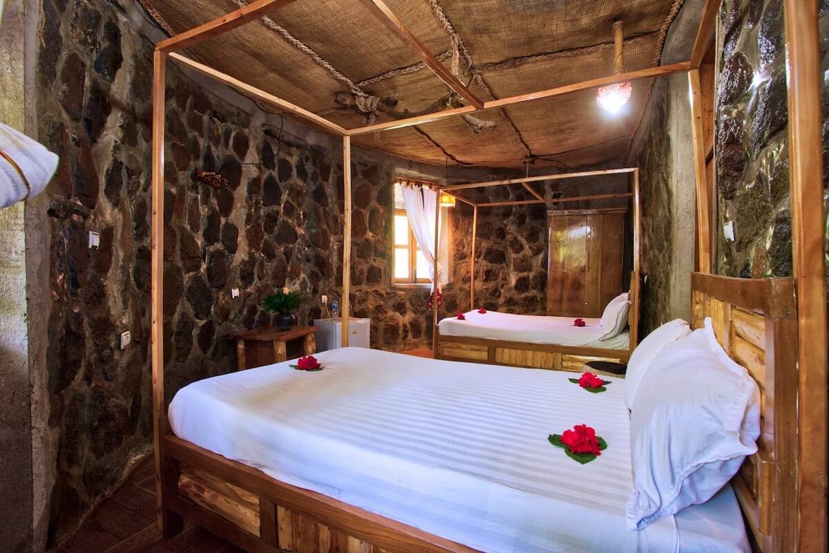 In-room safe, free WiFi, bed sheets