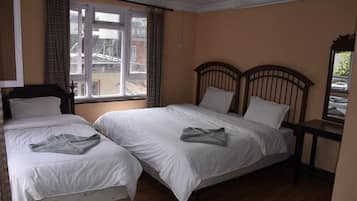 In-room safe, desk, soundproofing, free WiFi