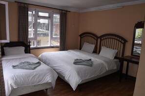In-room safe, desk, soundproofing, free WiFi - Family Peace House (Kathmandu)