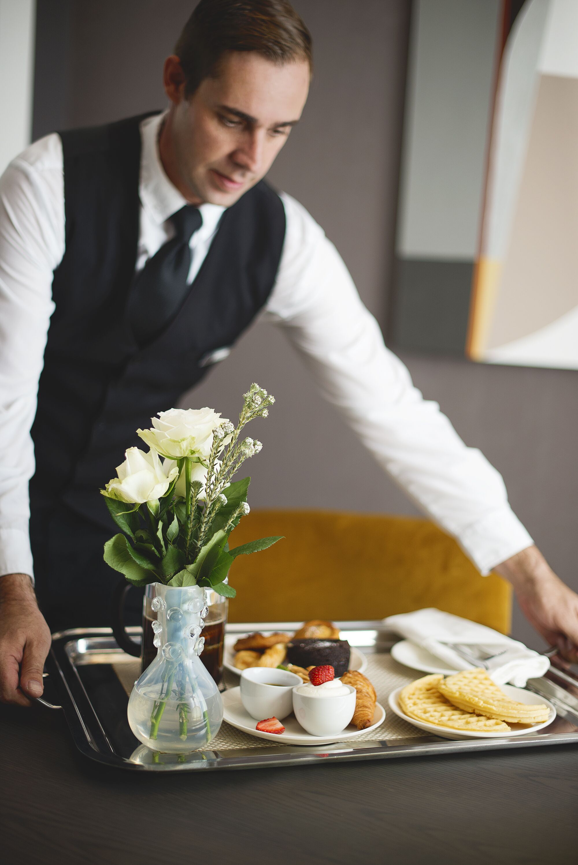 daily buffet breakfast (zar 385.00 per person)