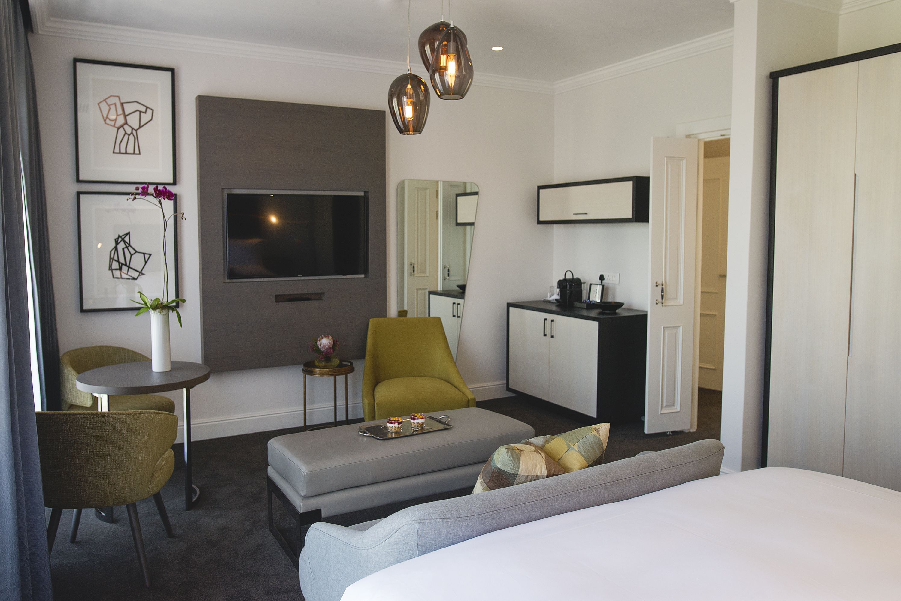luxury suite | premium bedding, minibar, in-room safe, desk