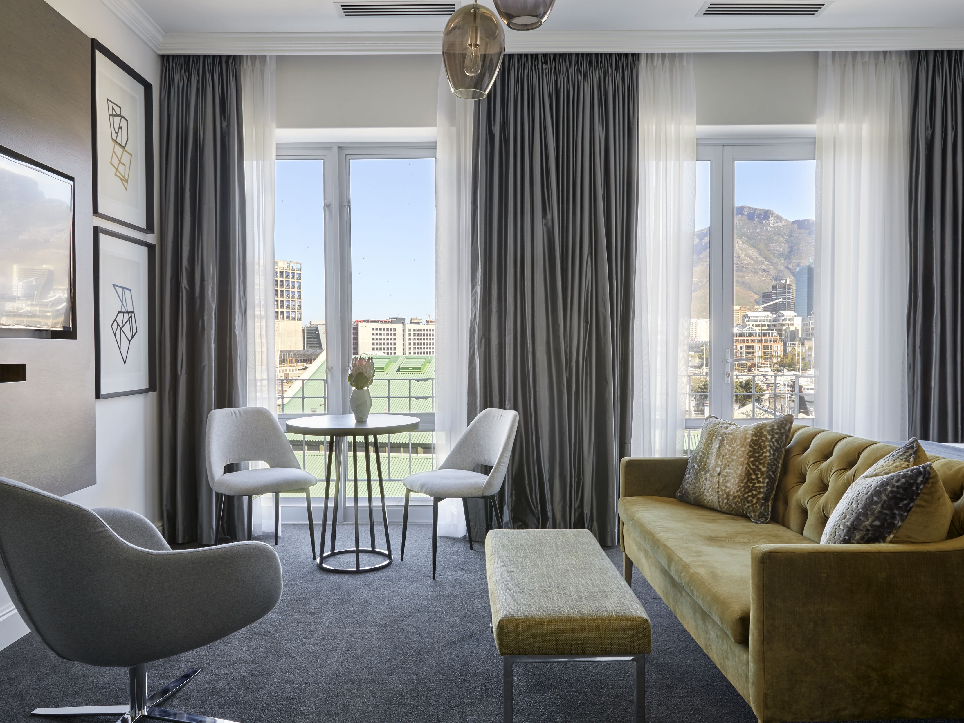 luxury suite | premium bedding, minibar, in-room safe, desk