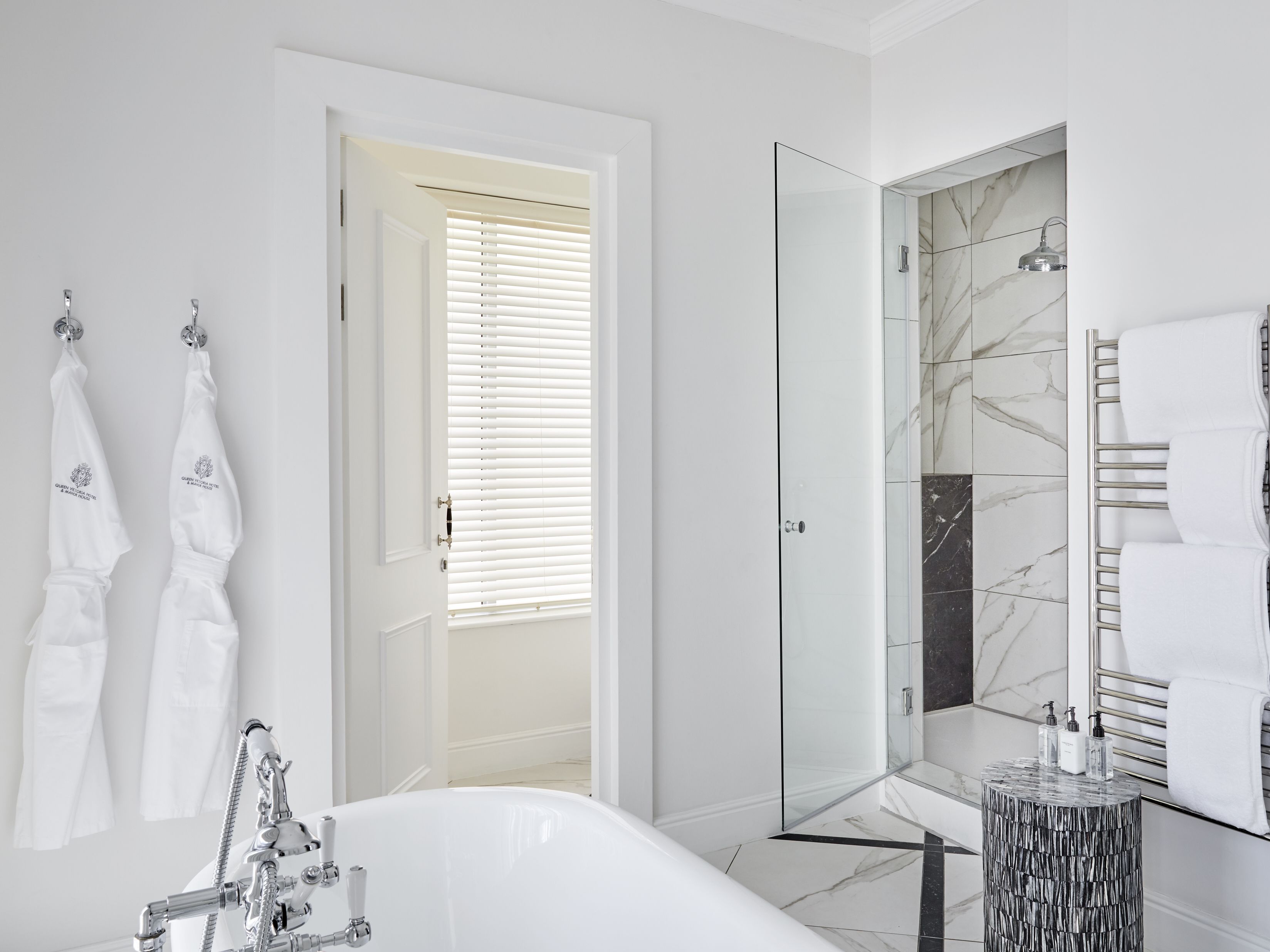 luxury suite | bathroom shower