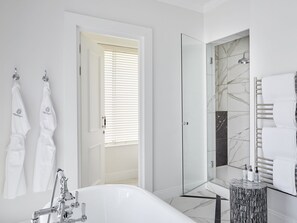 Luxury-Suite | Dusche im Bad