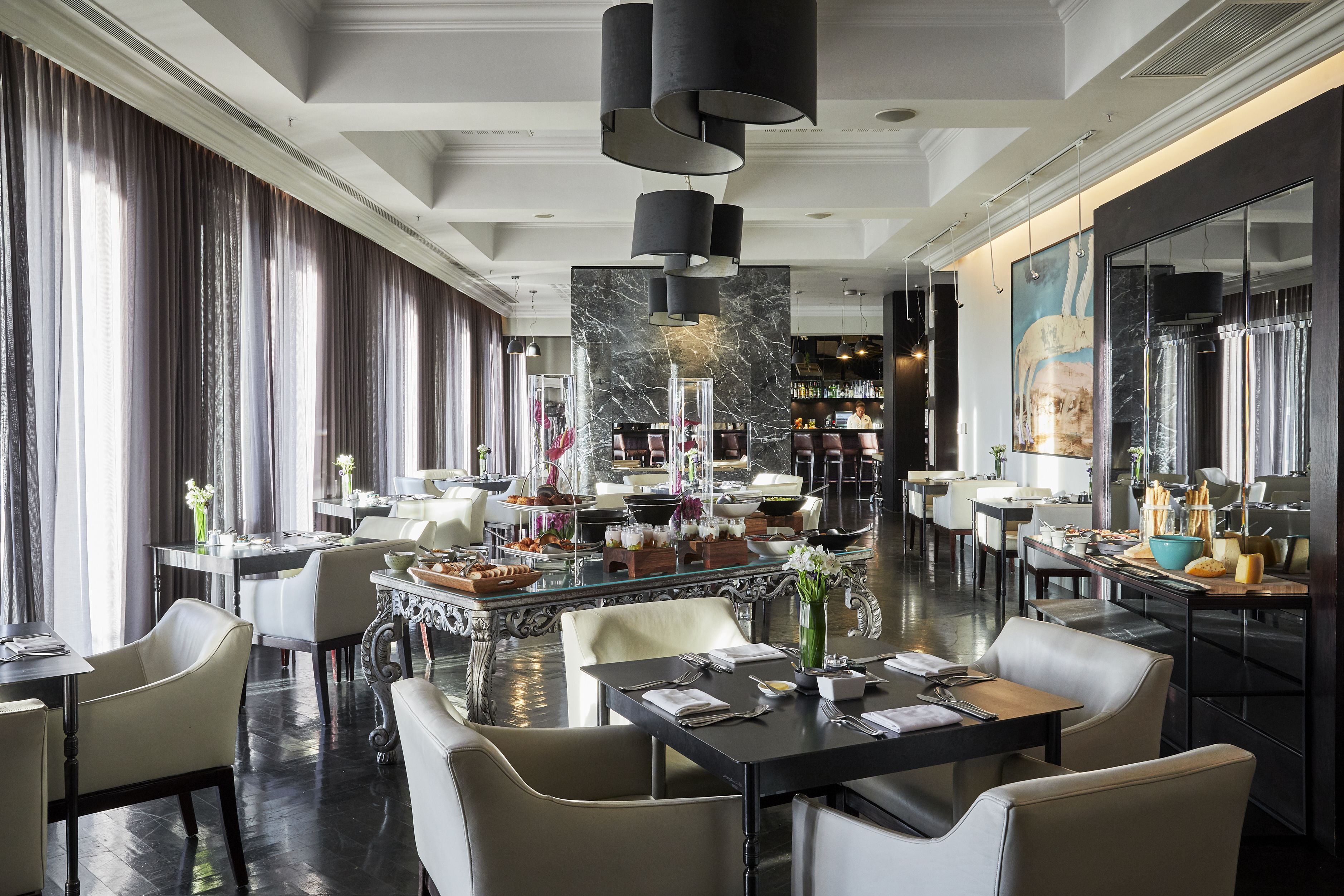 lunch and dinner served, international cuisine