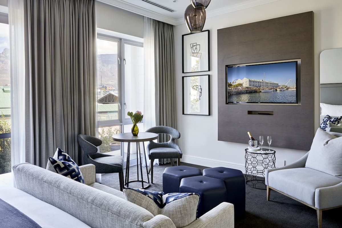 Luxury Suite | Premium bedding, minibar, in-room safe, desk