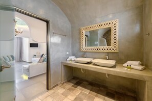 Habitación Deluxe, hidromasaje | Baño | Regadera, amenidades de baño gratuitas, secadora de cabello, toallas 