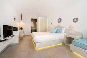 Desk, iron/ironing board, free WiFi, bed sheets - A&G Suites (Santorini)