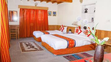 In-room safe, desk, free WiFi