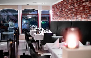 Lunch and dinner served - Cliff Wellness Ferienwohnungen Ruegen (Sellin)