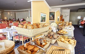 Päivittäinen buffetaamiainen (16.00 EUR per henkilö)