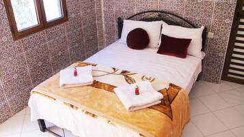 Doppelzimmer | Badezimmer | Dusche, kostenlose Toilettenartikel, Haartrockner, Handtücher