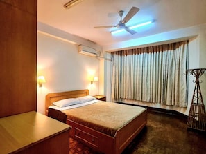 In-room safe, individually furnished, desk, laptop workspace - Himalaya Apartment Hotel (Lalitpur)
