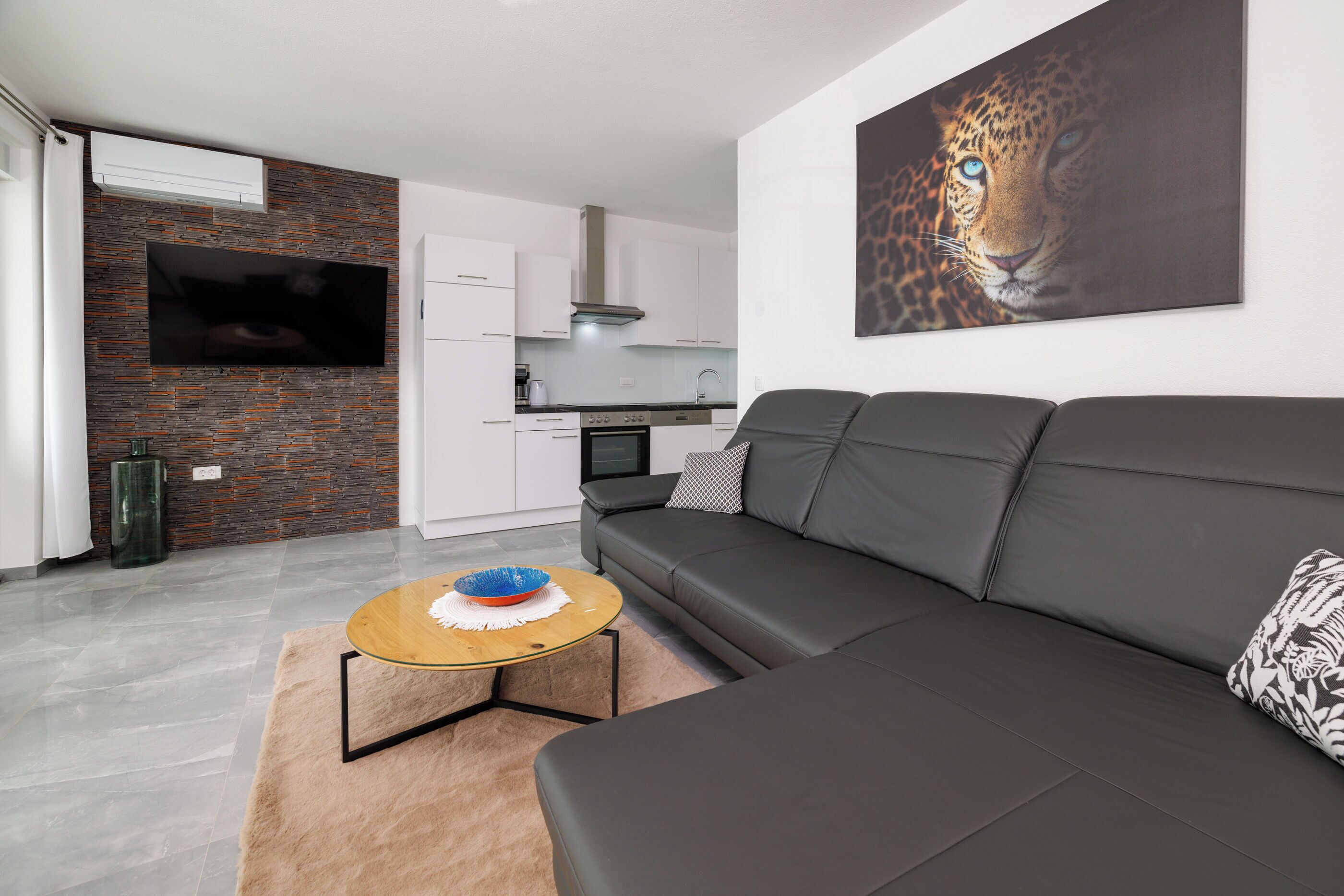 Apartment (A4) | Living room | Flat-screen TV