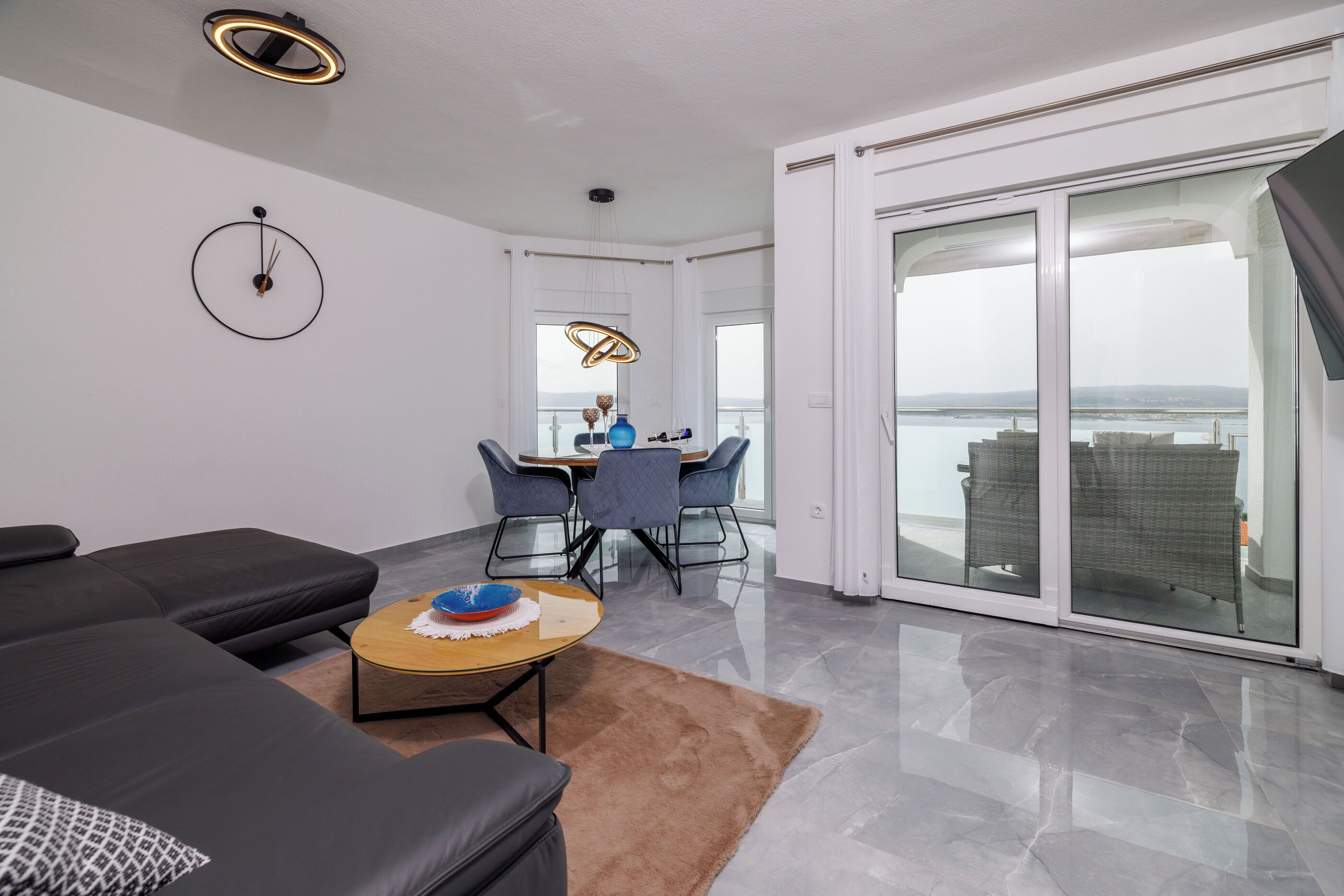 Appartement (A4) | Salle de séjour | Télévision à écran plat