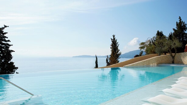 A clear blue infinity pool with a view of the sea and distant mountains. - Nido, Mar-Bella Collection (Corfu)