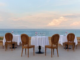 3 ristoranti, aperti a colazione, a pranzo e a cena, cucina mediterranea