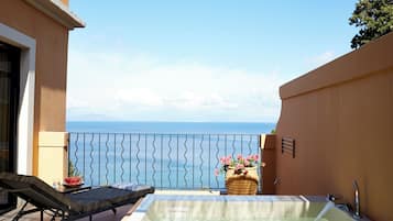 Junior Suite (Grand Terrace, Whirlpool) | 1 bedroom, premium bedding, minibar, in-room safe