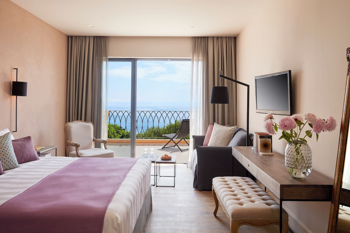 Suite junior | 1 dormitorio, ropa de cama de alta calidad, minibar y caja fuerte