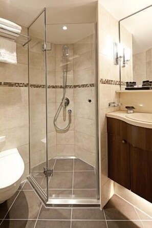 Bathroom shower - Crossgates Hotelship Medienhafen - Düsseldorf (Düsseldorf)