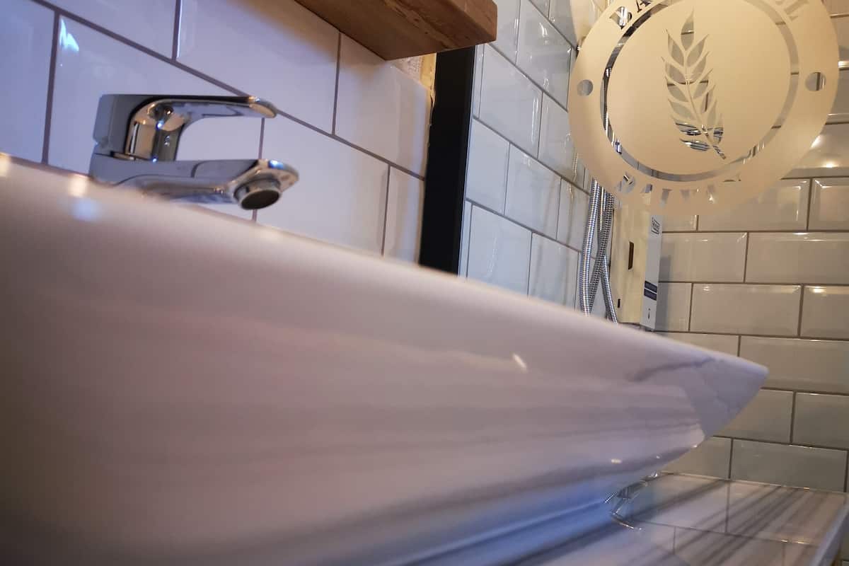 standard double or twin room | bathroom | shower, free toiletries, hair dryer, towels