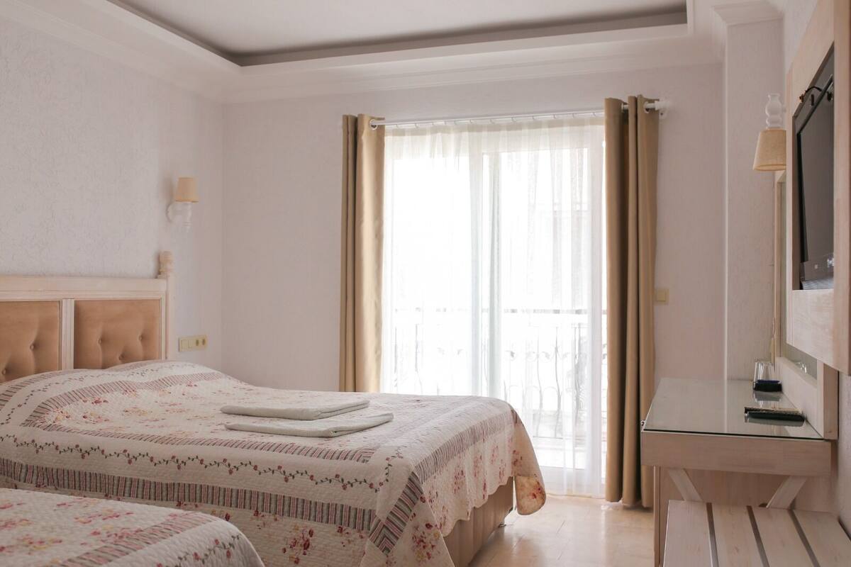 standard double or twin room | 1 bedroom, minibar, free cots/infant beds, free wifi