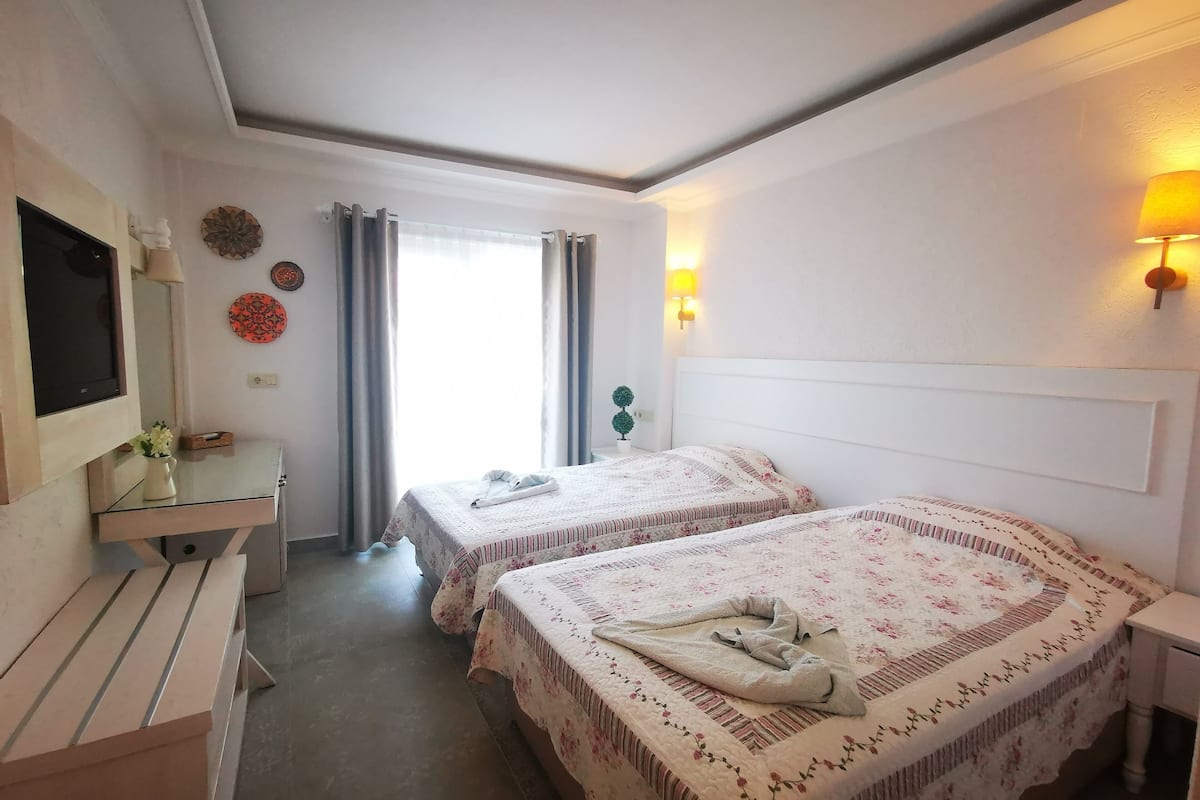 standard double or twin room | 1 bedroom, minibar, free cots/infant beds, free wifi