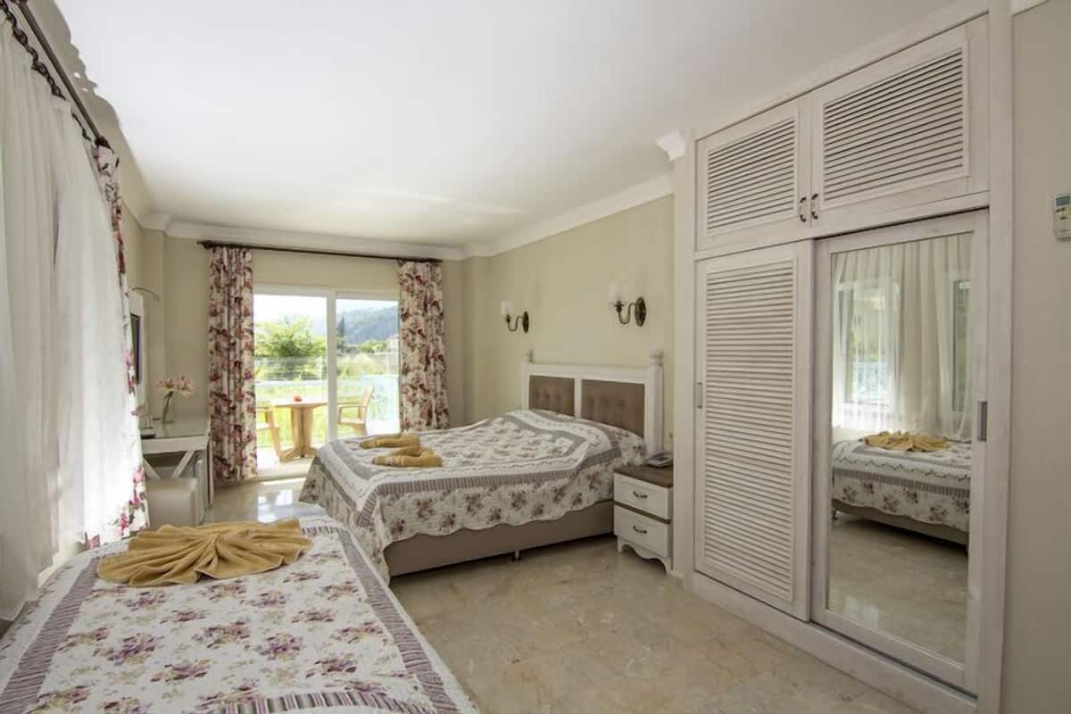 Minibar, cunas gratuitas, wifi gratis y ropa de cama