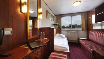 Classic-Zweibettzimmer | Schreibtisch, Bettwäsche