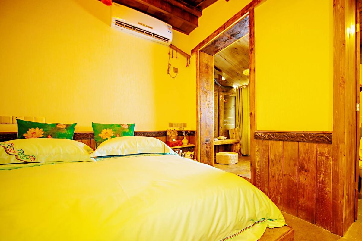 Premium bedding, free WiFi