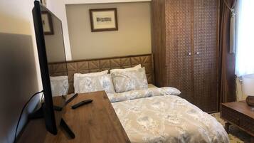 Standard Triple Room | In-room safe, soundproofing, iron/ironing board, free WiFi