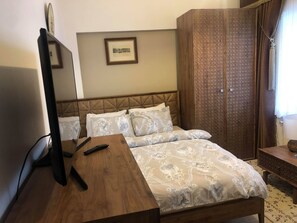 Standard Triple Room | In-room safe, soundproofing, iron/ironing board, free WiFi - Pekcan Otel (Burhaniye)