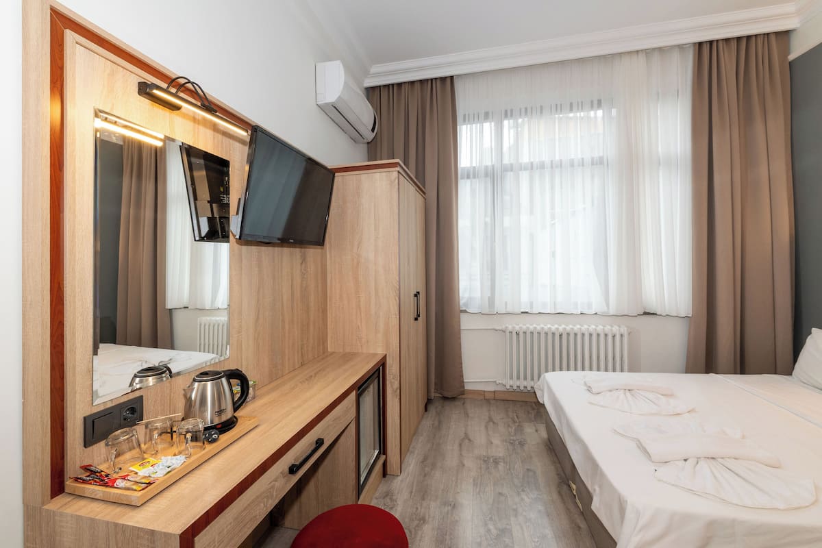 Minibar, Zimmersafe, Verdunkelungsvorhänge, schallisolierte Zimmer