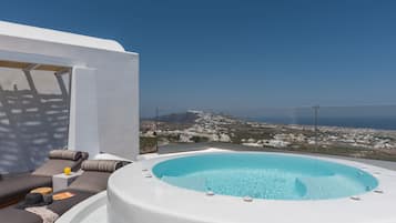 Deluxe Suite, 1 Bedroom, Jetted Tub, Sea View | View from room