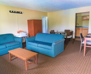 Standard Suite | Living room | Flat-screen TV, streaming services - Red Carpet Inn & Suites (Kinston)