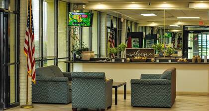 Red Carpet Inn & Suites