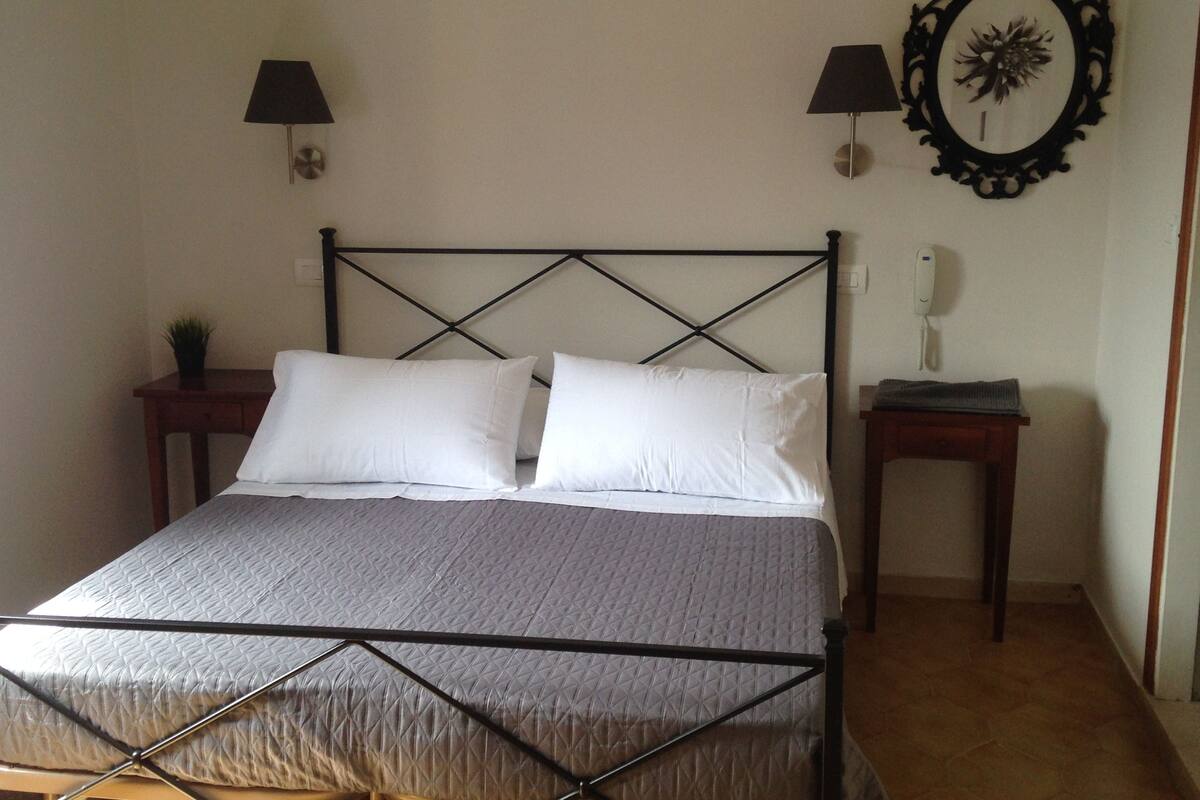 Chambre triple | Coffre-fort, accès au Wi-Fi (inclus)