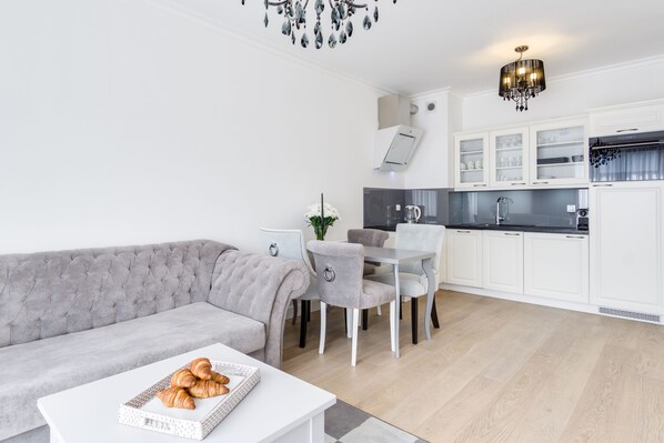 Apartment (Parisis) | Living area | Flat-screen TV