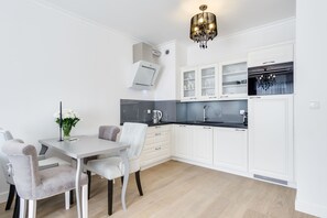 Appartement (Parisis) | Restauration dans la chambre