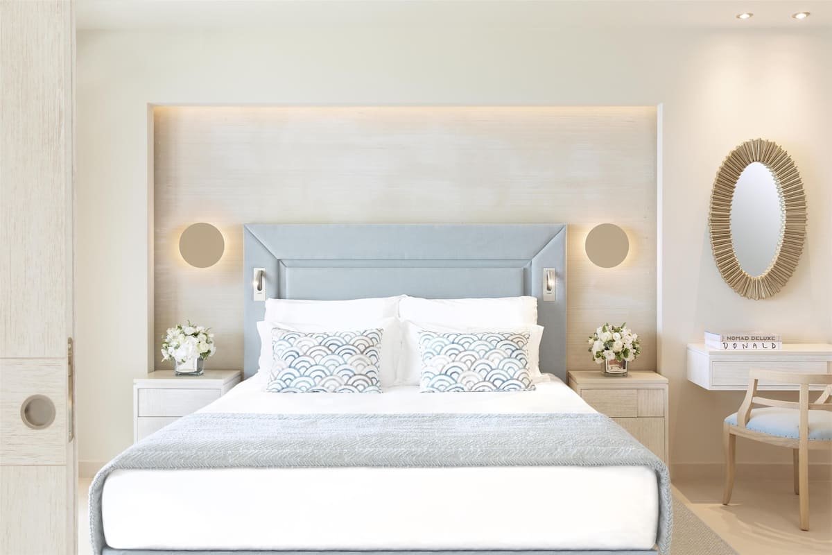 Deluxe Suite, 1 Bedroom, Garden View | Free minibar, in-room safe, desk, soundproofing