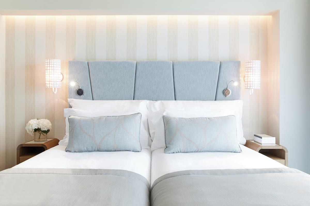Free minibar, in-room safe, desk, soundproofing