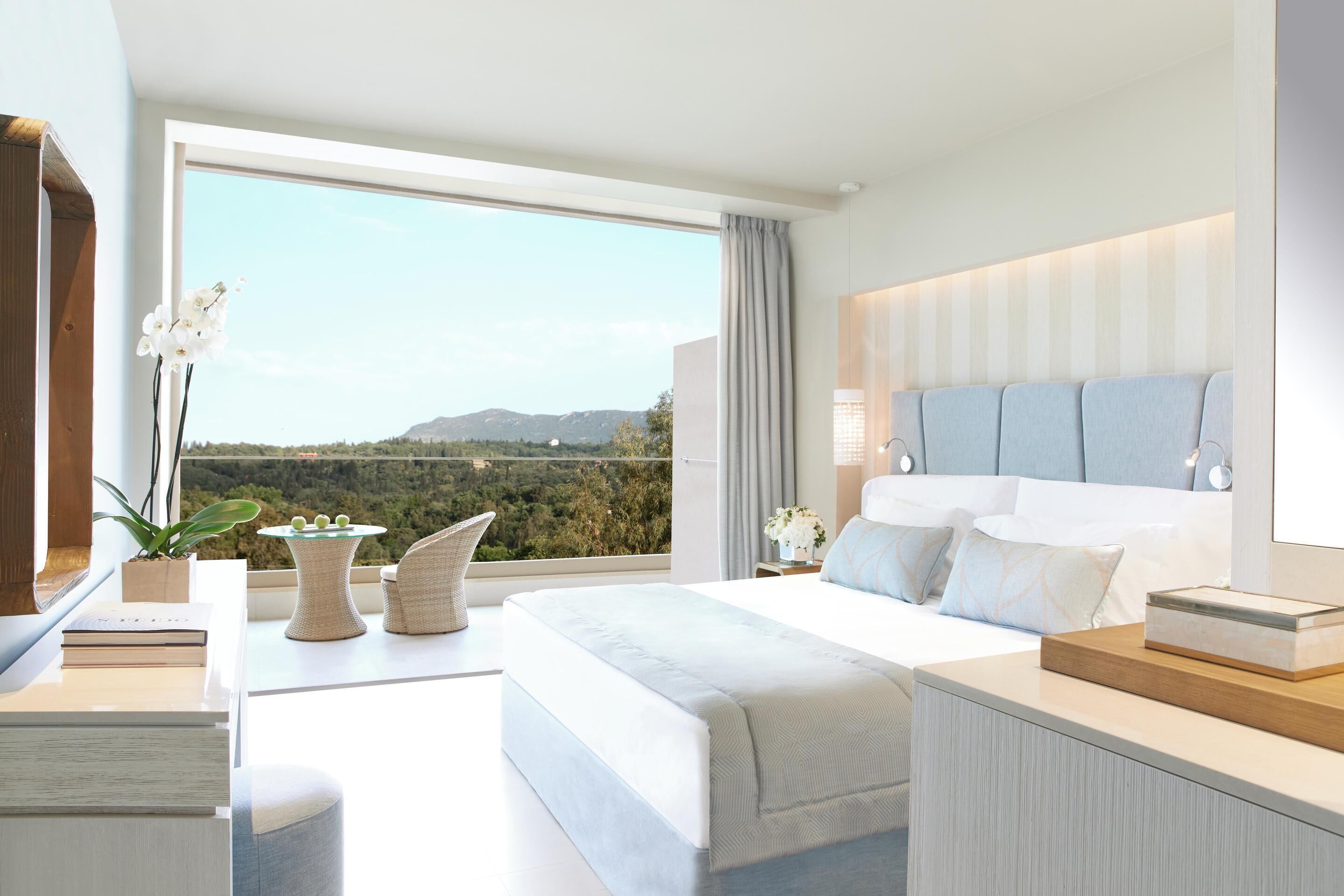 Free minibar, in-room safe, desk, soundproofing