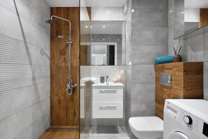 Shower, hair dryer, towels - Elite Apartments Marine Suite (Gdansk)