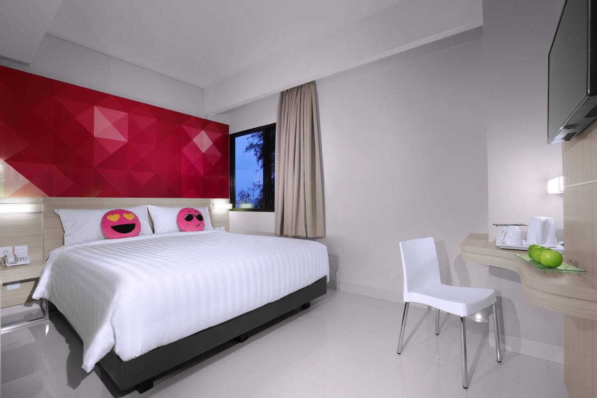 In-room safe, desk, rollaway beds, free WiFi